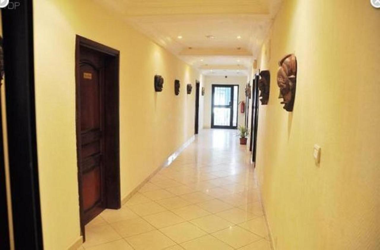 Hotel Vallee Des Princes Дуала Экстерьер фото