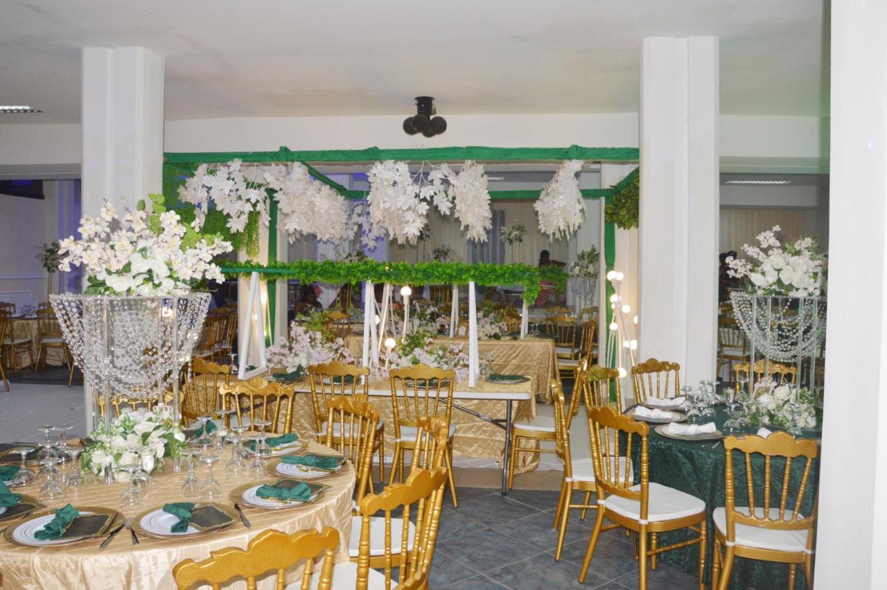 Hotel Vallee Des Princes Дуала Экстерьер фото