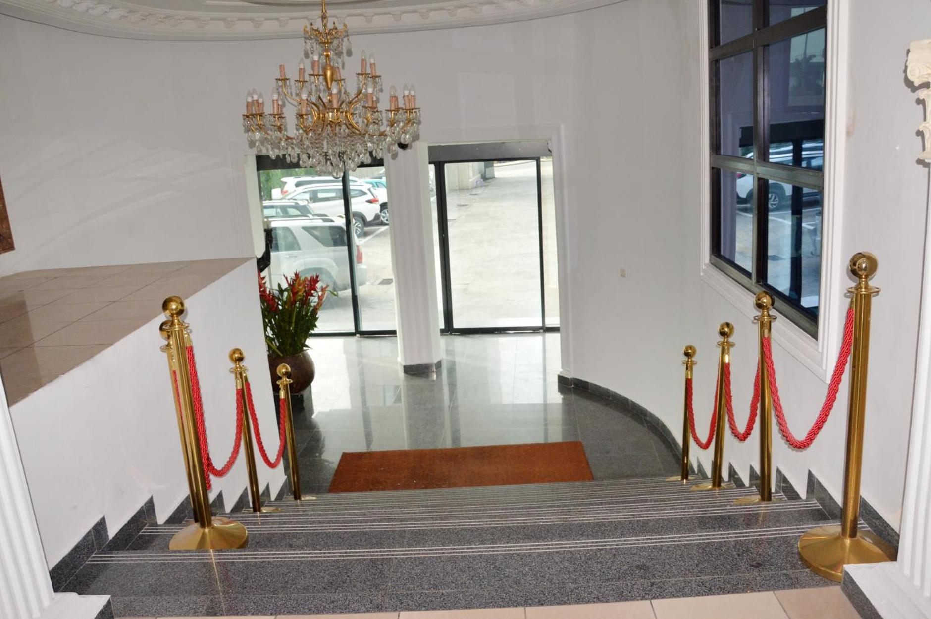 Hotel Vallee Des Princes Дуала Экстерьер фото