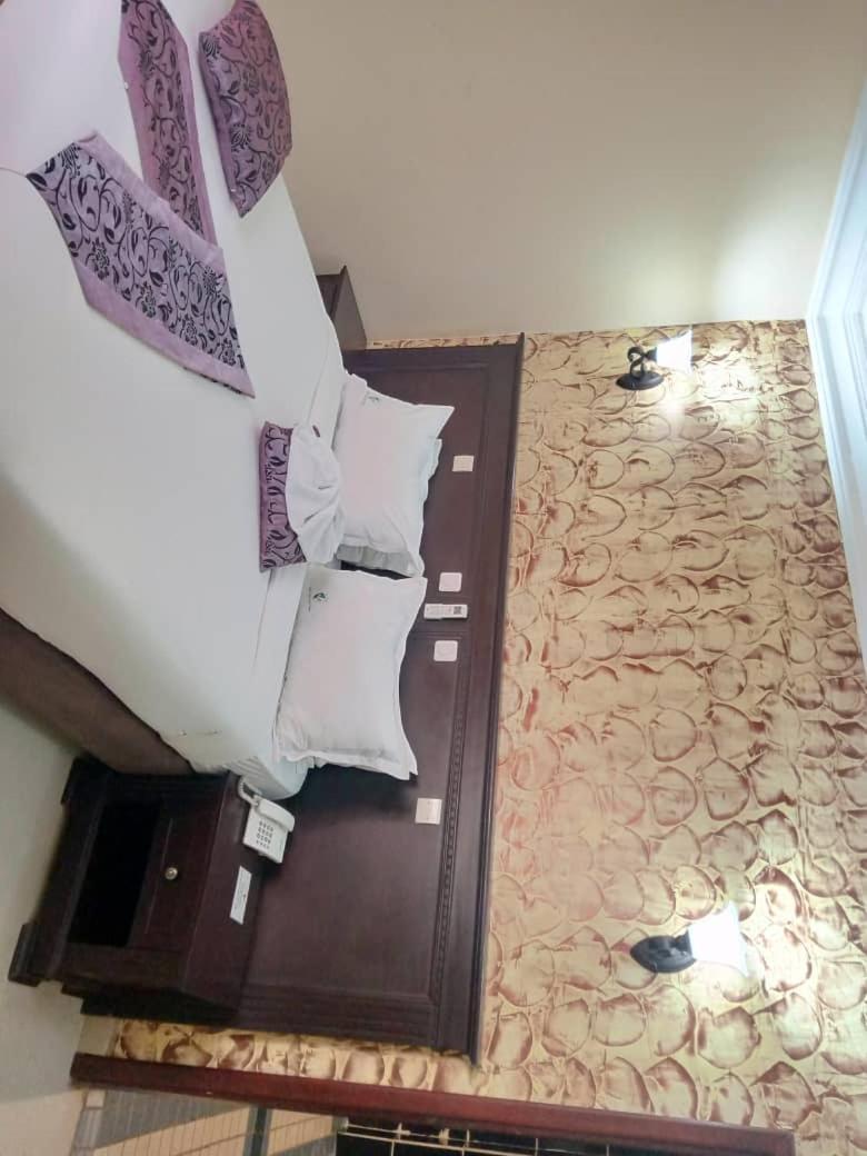 Hotel Vallee Des Princes Дуала Экстерьер фото